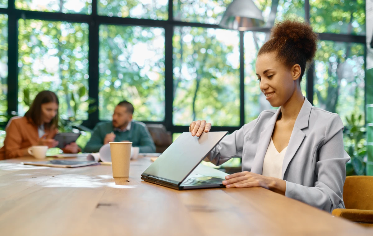 Révolutionnez votre espace de travail : Les secrets d'un environnement flexible et ultra-productif